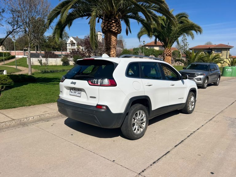 Jeep Cherokee — foto 5 de 17