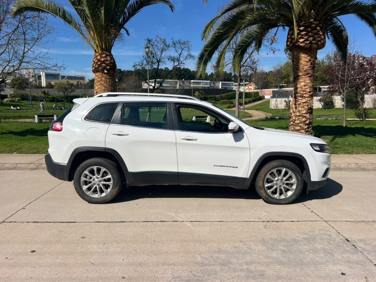 Jeep Cherokee — foto 4 de 17