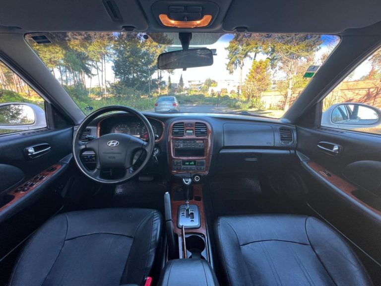 Hyundai Sonata — foto 9 de 21