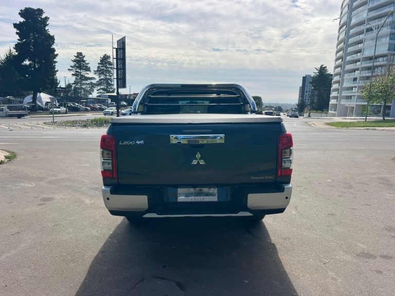 Mitsubishi L200 Dakar — foto 6 de 21