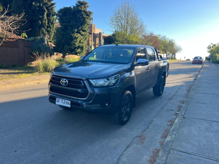 Toyota Hilux — foto 3 de 17