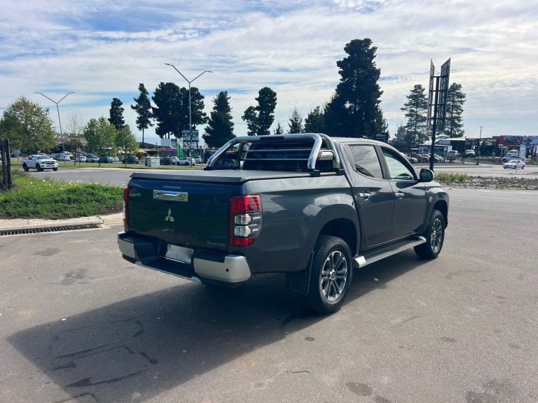 Mitsubishi L200 Dakar — foto 5 de 21