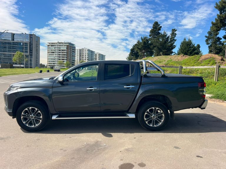 Mitsubishi L200 Dakar — foto 8 de 21