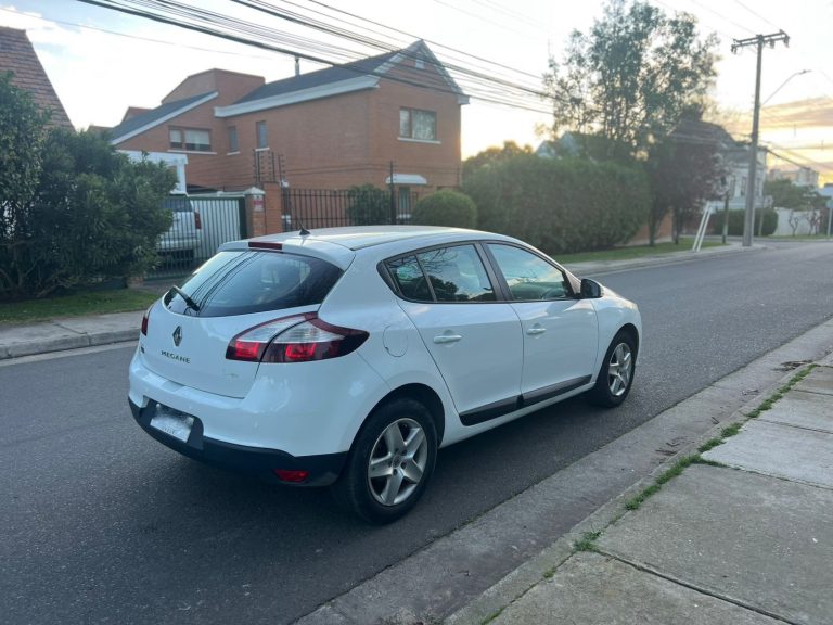 Renault Megane Iii — foto 8 de 17