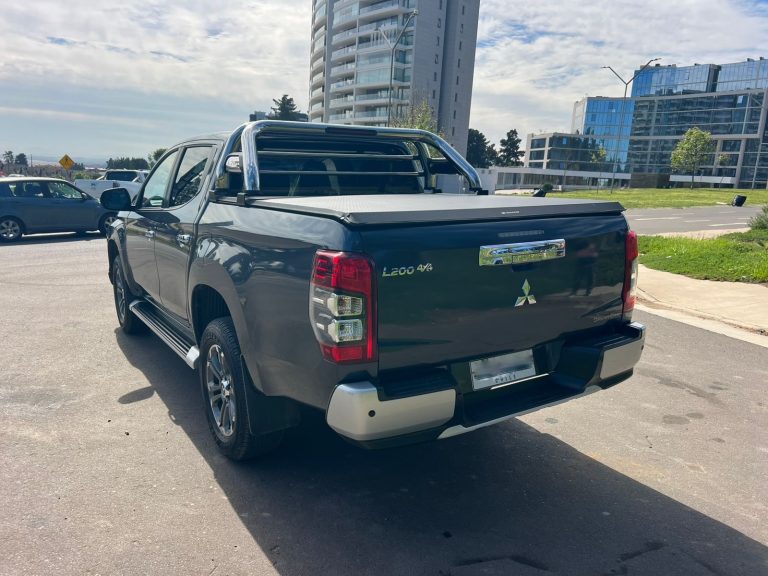 Mitsubishi L200 Dakar — foto 7 de 21