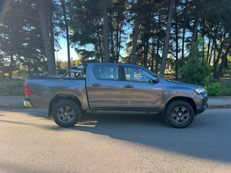 Toyota Hilux — foto 5 de 17