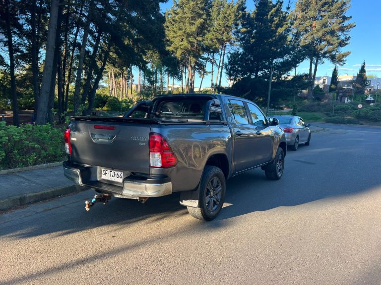 Toyota Hilux — foto 6 de 17