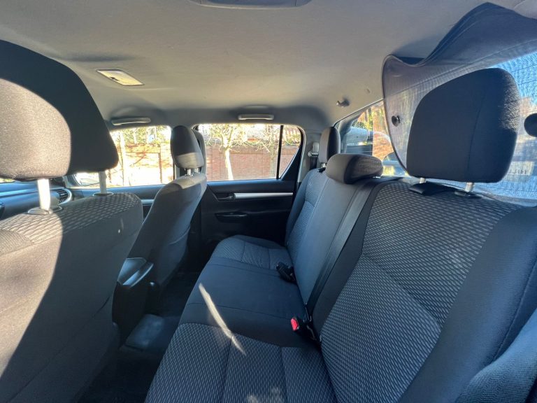 Toyota Hilux — foto 8 de 17